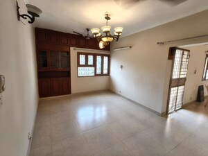 Room in 3 BHK Apartment at Vasant Kunj – for Rent