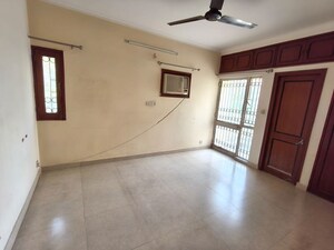 Room in 3 BHK Apartment at Vasant Kunj – for Rent