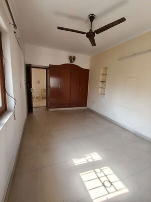 Room in 3 BHK Apartment at Vasant Kunj – for Rent