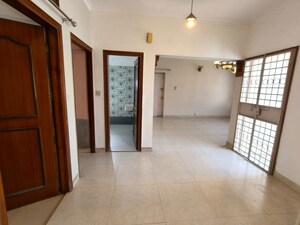 Room in 3 BHK Apartment at Vasant Kunj – for Rent