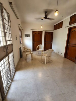 Room in 3 BHK Apartment at Vasant Kunj – for Rent