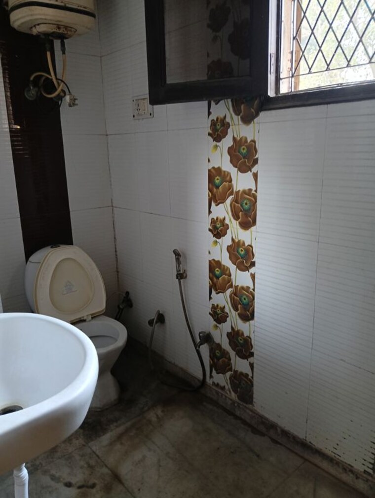 Bathroom, kalkaji 1 Bedroom 565 Sq.Ft. Builder Floor In Kalkaji Delhi 10160023