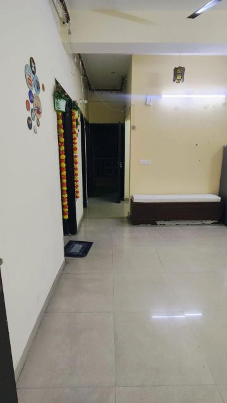 Living Room, ansal-golf-link-i 2 Bedroom 985 Sq.Ft. Apartment In Omega I Greater Noida Greater Noida 10160161