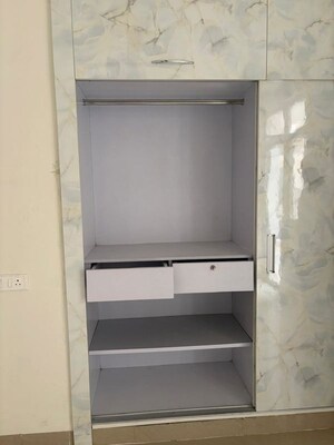 Bathroom in 3.5 BHK Apartment at Amrapali Heartbeat City, Sector 107 – for Rent