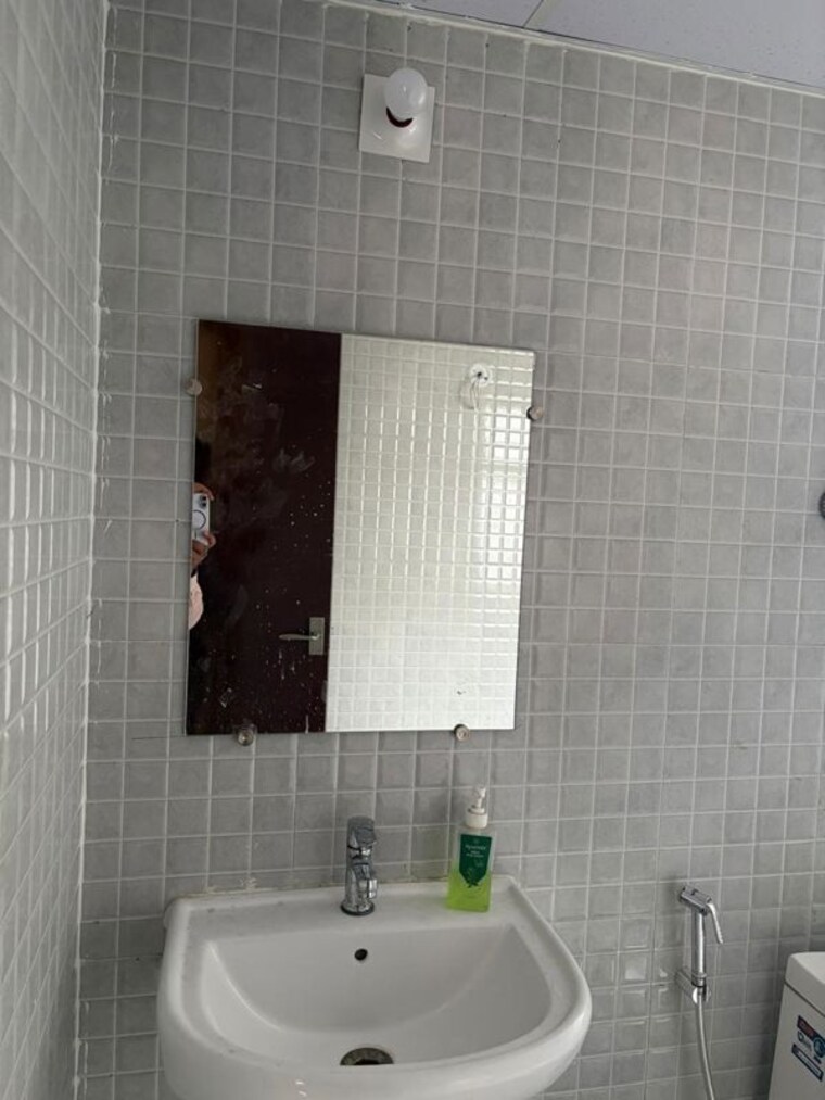 Bathroom, amrapali-heartbeat-city 3.5 Bedroom 2125 Sq.Ft. Apartment In Sector 107 Noida 10160181