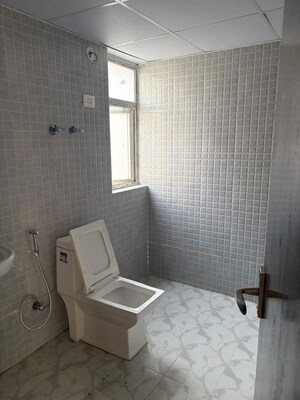 Bathroom in 3.5 BHK Apartment at Amrapali Heartbeat City, Sector 107 – for Rent