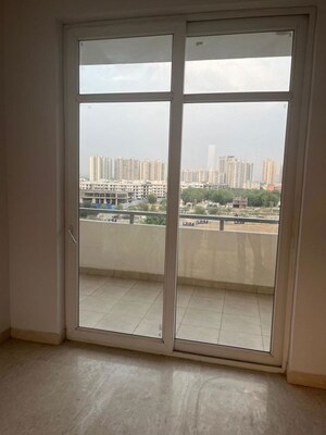 Room in 4 BHK Apartment at SS The Leaf, Sector 85 – for Sale