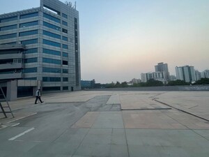  Office Space – Exterior View View at Spaze Platinum Tower, Sector 47 - for Rent