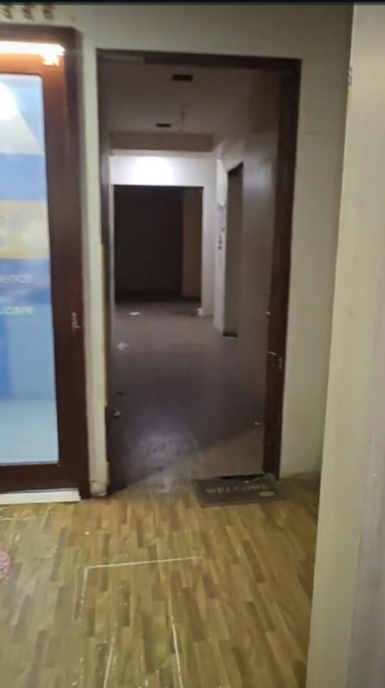 Room, amar-villa-dadar-west Commercial Office Space 3000 Sq.Ft. In Dadar West Mumbai 10160390