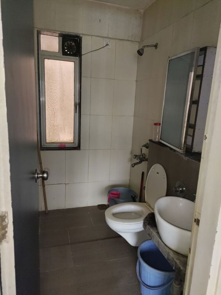 Bathroom, thane west 2 Bedroom 750 Sq.Ft. Apartment In Thane West Thane 10160285
