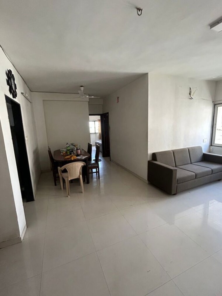 Room, thaltej 2 Bedroom 1200 Sq.Ft. Apartment In Thaltej Ahmedabad 10160472