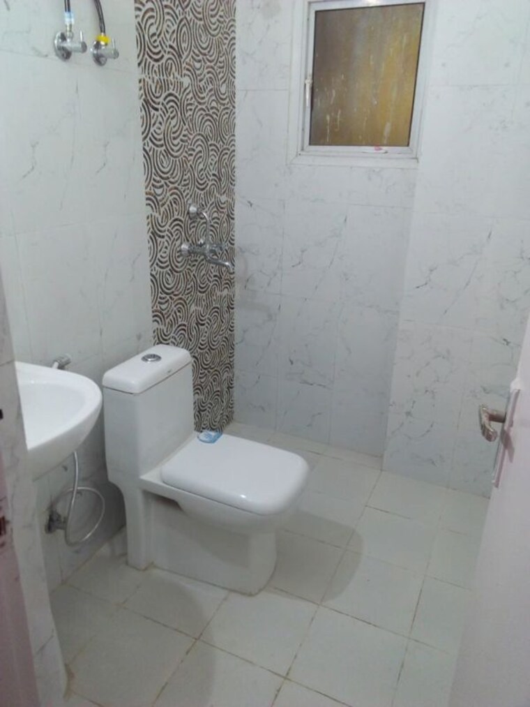 Bathroom, gaur-city-2-14th-avenue 3 Bedroom 1300 Sq.Ft. Apartment In Sector 16c Greater Noida Greater Noida 10160494
