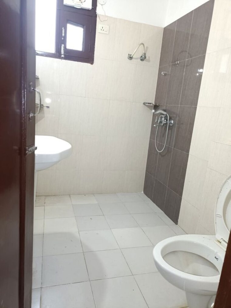 Attached Bathroom, ambala highway 3 Bedroom 1850 Sq.Ft. Apartment In Ambala Highway Zirakpur 10160528