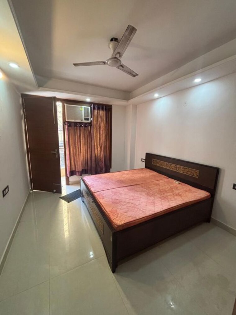 Living Room, freedom fighters enclave 3 Bedroom 1200 Sq.Ft. Builder Floor In Freedom Fighters Enclave Delhi 10160550