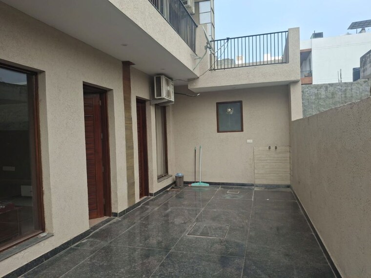 Room, aerocity 6+ Bedroom 300 Sq.Yd. Independent House In Aerocity Mohali 10160556