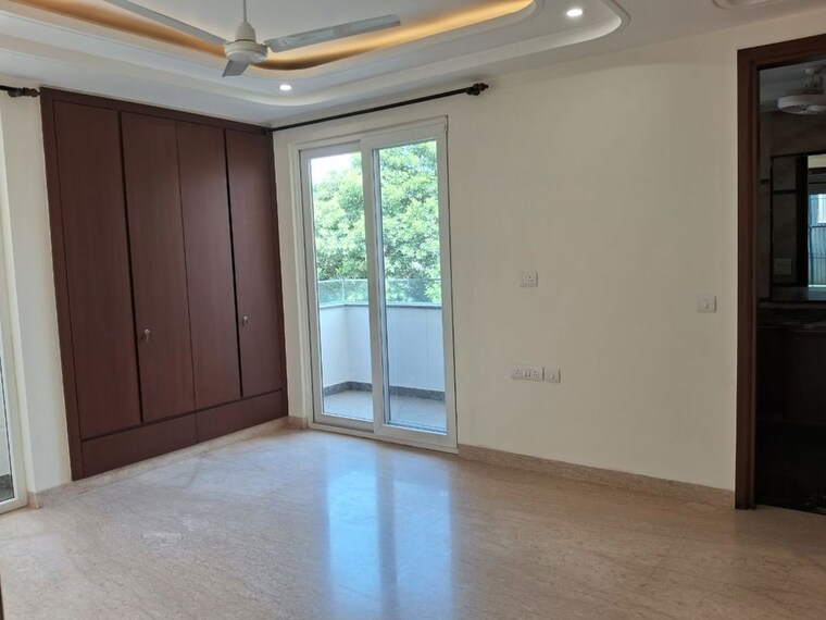 Room, defence colony 4 Bedroom 400 Sq.Yd. Builder Floor In Defence Colony Delhi 10160573