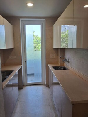 Room in 4 BHK Builder Floor at Defence Colony – for Rent