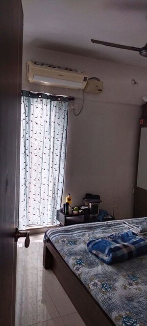 Bedroom in 2 BHK Apartment at Rosa Bella, Ghodbunder Road – for Rent