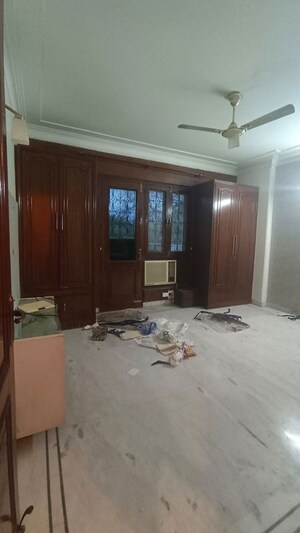 Room in 3 BHK Builder Floor at Malviya Nagar – for Rent