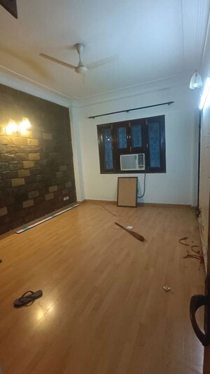 Room in 3 BHK Builder Floor at Malviya Nagar – for Rent