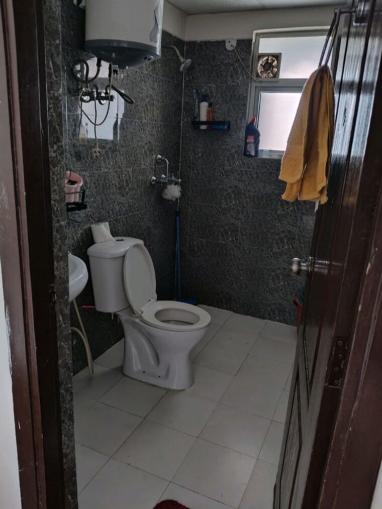 Bathroom, mahagun-mywoods 2 Bedroom 704 Sq.Ft. Apartment In Sector 16c Greater Noida Greater Noida 10160640