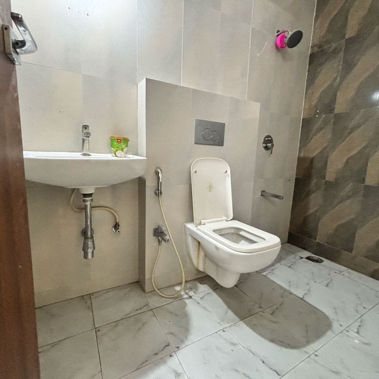 Bathroom, sector 43 3 Bedroom 1091 Sq.Ft. Builder Floor In Sector 43 Gurgaon 10160617