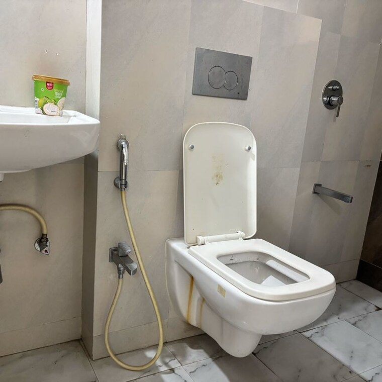 Bathroom, sector 43 3 Bedroom 1094 Sq.Ft. Builder Floor In Sector 43 Gurgaon 10160621