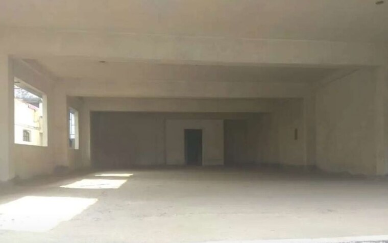 Room, hazratganj Commercial Office Space 5000 Sq.Ft. In Hazratganj Lucknow 10160740
