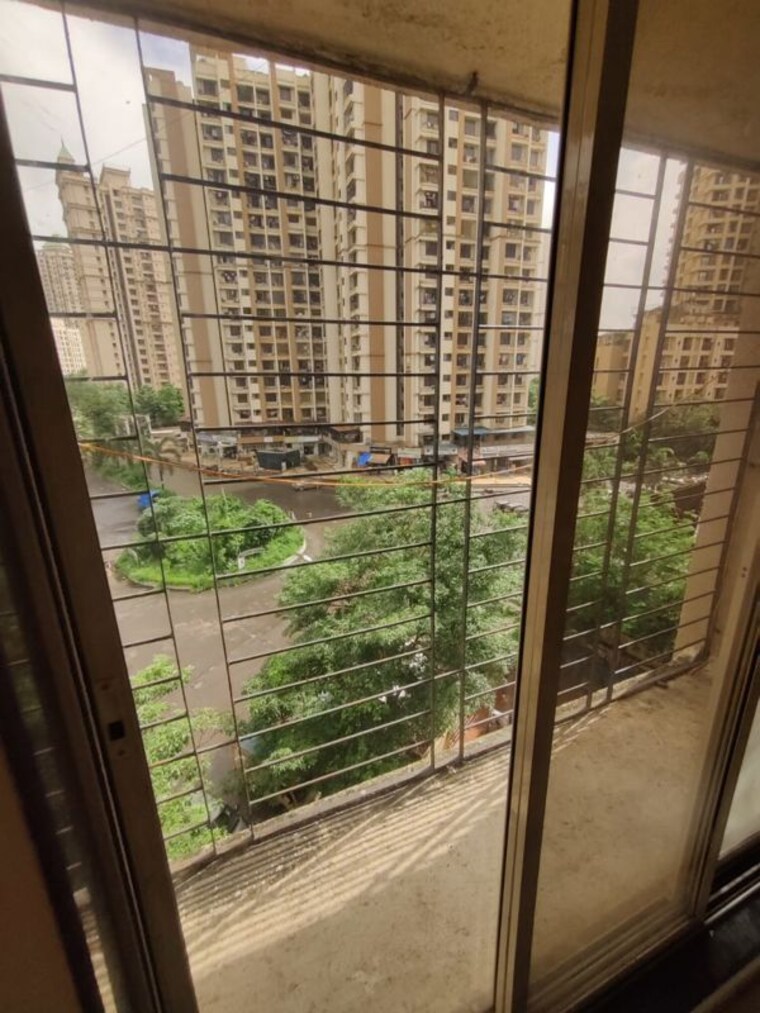 Balcony, rosa-royale 2 Bedroom 750 Sq.Ft. Apartment In Ghodbunder Road Thane 10160679