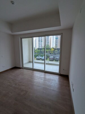 Room in 3.5 BHK Apartment at Sector 85 – for Rent