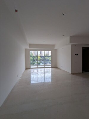 Room in 3.5 BHK Apartment at Sector 85 – for Rent