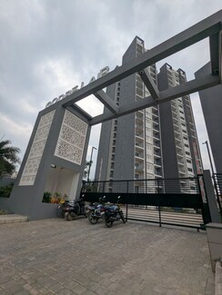 3.5 BHK + Servant Room Apartment For Rent in Sector 85
