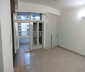Room in 2 BHK Apartment at Supertech Eco Village II, Sector 16b Greater Noida – for Rent