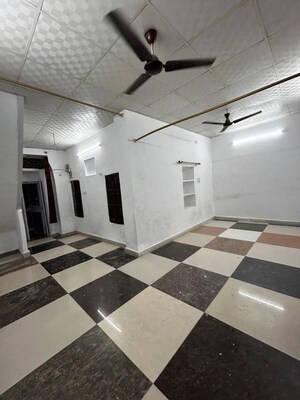 Living Room in 1 RK Independent House at Bhogal – for Rent