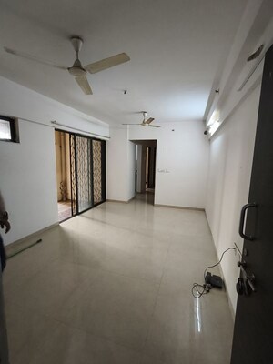 Room in 2 BHK Apartment at Lodha Downtown, Dombivli East – for Rent