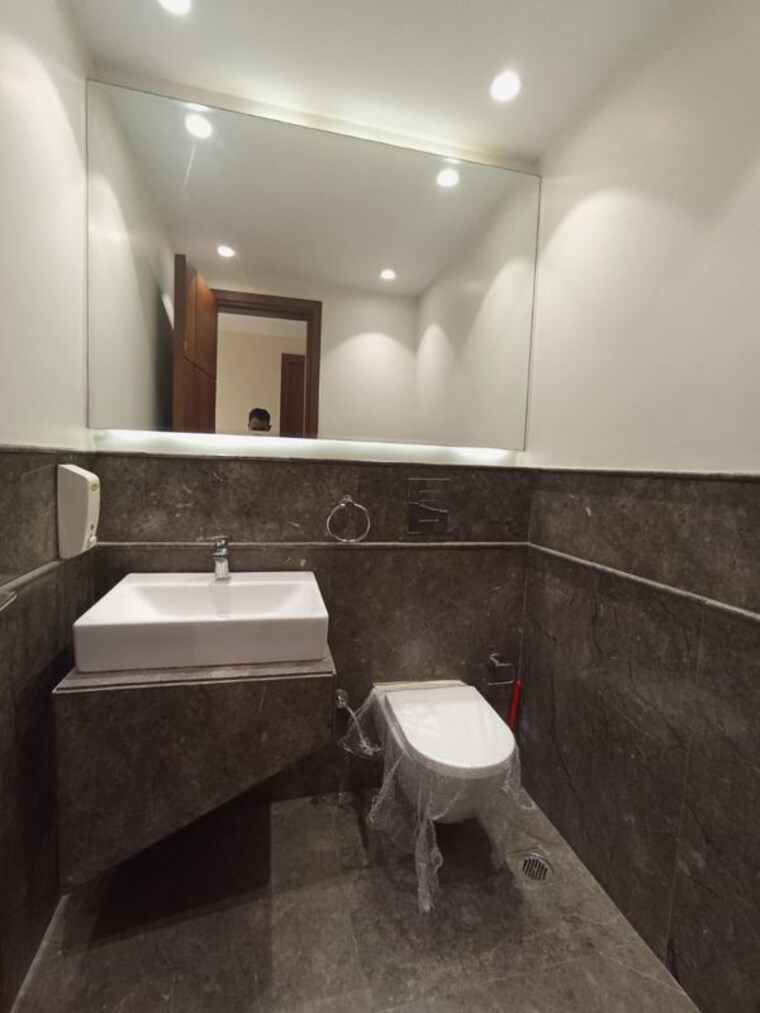 Attached Bathroom, greater kailash ii 3 Bedroom 2500 Sq.Ft. Apartment In Greater Kailash ii Delhi 10123064