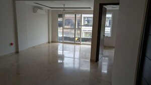 Room in 4 BHK Builder Floor at Kailash Hills – for Rent