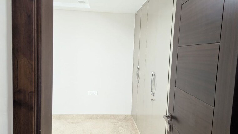 Bathroom, kailash hills 4 Bedroom 250 Sq.Yd. Builder Floor In Kailash Hills Delhi 10160854