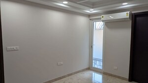 Room in 4 BHK Builder Floor at Kailash Hills – for Rent