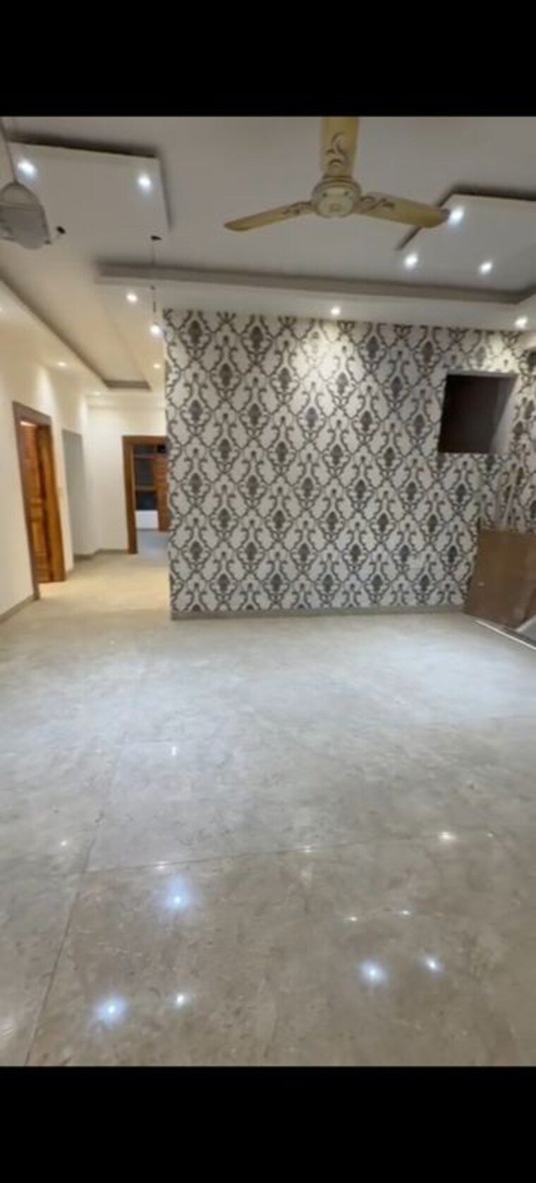 Living Room, shakti khand iii 4 Bedroom 200 Sq.Mt. Builder Floor In Shakti Khand Iii Ghaziabad 10160926