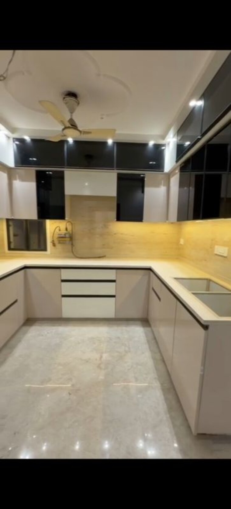 Kitchen, shakti khand iii 4 Bedroom 200 Sq.Mt. Builder Floor In Shakti Khand Iii Ghaziabad 10160926