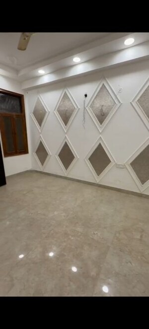 Room in 4 BHK Builder Floor at Shakti Khand Iii – for Sale