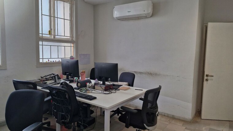 Team Area, greater kailash i Commercial Office Space 200 Sq.Yd. In Greater Kailash I Delhi 10161002