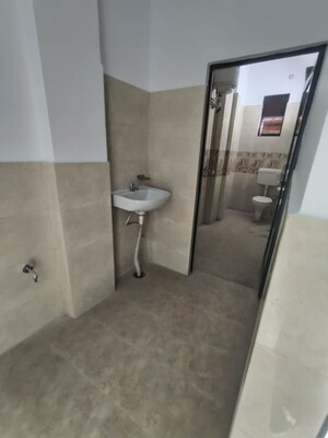 Bathroom in 2 BHK Builder Floor at Rajendra Apartments Chowk, Chowk – for Rent