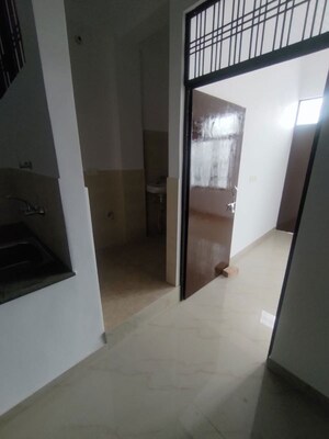 Room in 2 BHK Builder Floor at Rajendra Apartments Chowk, Chowk – for Rent