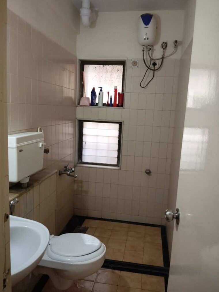 Bathroom, ashtavinayak-chs-malad-east 2 Bedroom 800 Sq.Ft. Apartment In Malad East Mumbai 10161176