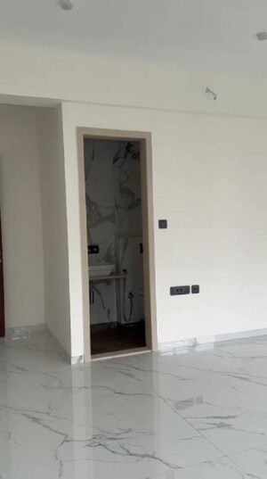 Living Room in 4 BHK Apartment at Sandu Vasudeo Bhuvan, Chembur – for Rent