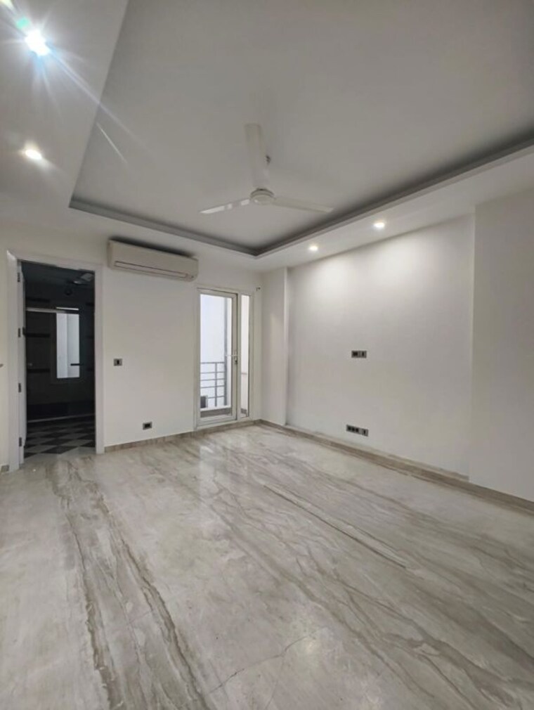 Room, panchsheel enclave 3 Bedroom 265 Sq.Yd. Builder Floor In Panchsheel Enclave Delhi 10161381