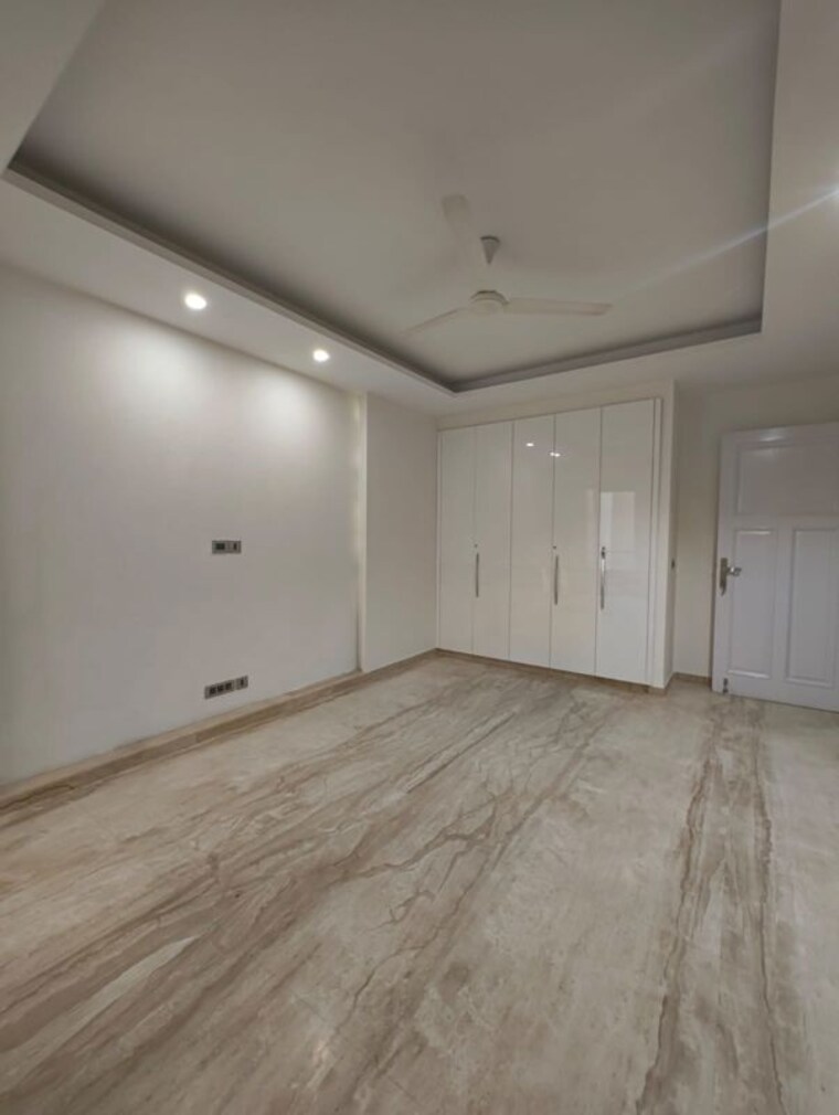Room, panchsheel enclave 3 Bedroom 265 Sq.Yd. Builder Floor In Panchsheel Enclave Delhi 10161381