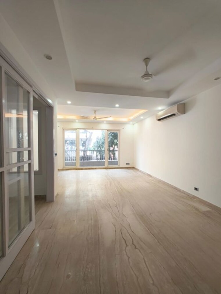 Room, panchsheel enclave 3 Bedroom 265 Sq.Yd. Builder Floor In Panchsheel Enclave Delhi 10161381